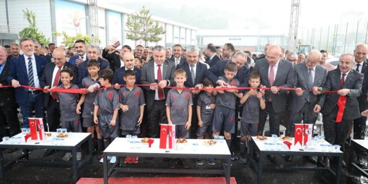 Samsunspor’un altyapı tesisleri Bakan Bak’ın iştiraki ile açıldı