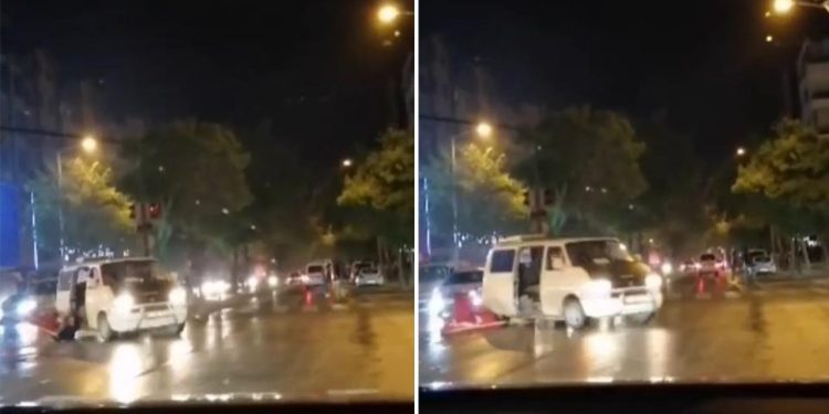 Seçim kutlamalarında bir bayanın minibüsten düştüğü anlar…