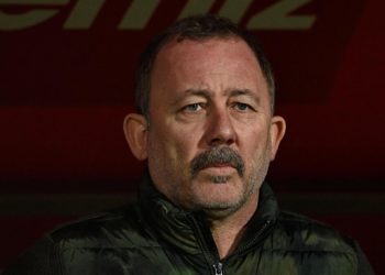 Sergen Yalçın ile görüşen Netfçi Bakü’de teknik yöneticiyle yollar ayrıldı!