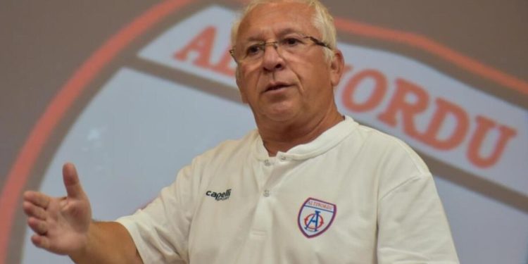 Seyit Mehmet Özkan: “Ülkemizdeki profesyonel futbol dünyası bana nazaran değil…”