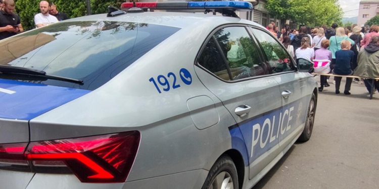 Sırplar, Kosova hudut kapılarını geçişe kapattı