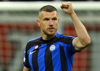 Son dakika: Fenerbahçe’nin ilgilendiği Edin Dzeko kararını verdi