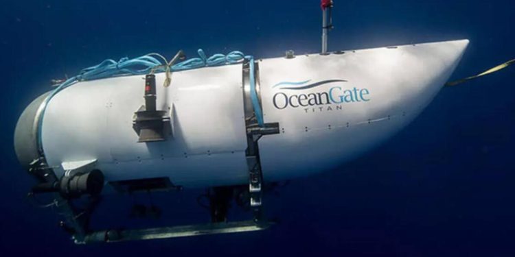 Son dakika: Kaybolan denizaltıyı arama alanında bir enkaz bulundu