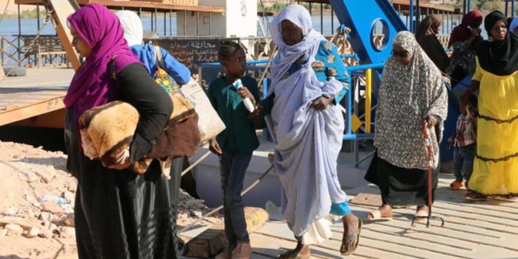Sudan’da 500 binden fazla kişi ülkeyi terk etti,