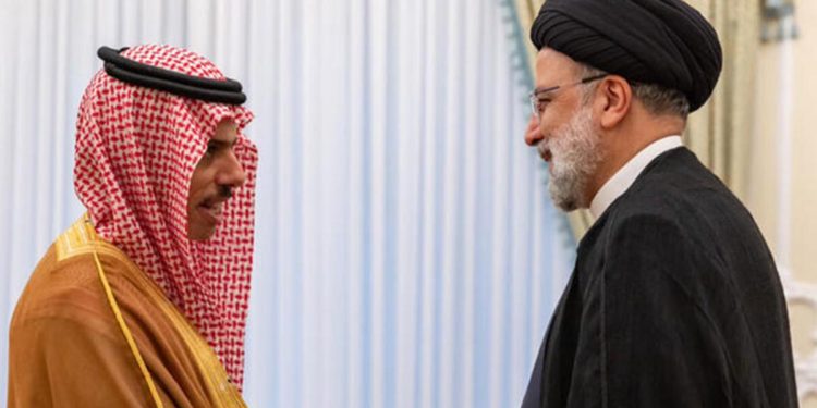 Suudi Arabistan Dışişleri Bakanı Farhan, İran Cumhurbaşkanı Reisi ile görüştü