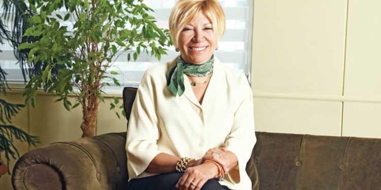 ‘Tek kanatlı kuş gibiyiz’