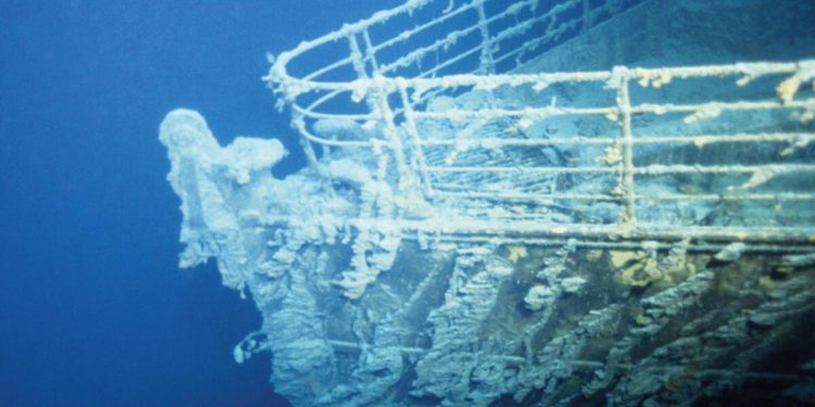 Titanik’e giden denizaltı kayboldu
