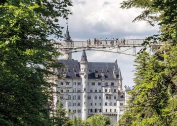 Turistleri 50 metreden itti