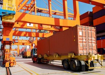 Türkiye ihracatta ve lojistikte bölgesel üs olmayı başardı