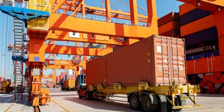 Türkiye ihracatta ve lojistikte bölgesel üs olmayı başardı