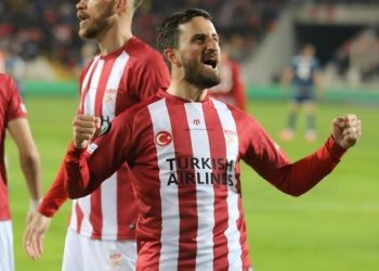 UEFA Konferans Ligi’nde en hoş gol Sivassporlu Erdoğan Yeşilyurt’tan