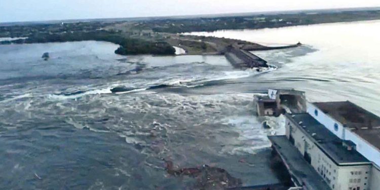 Ukrayna’da zincirleme felaket… Sel, nükleer alarm, tarıma darbe: Barajı patlattılar