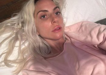 Ünlü müzikçi ilaç reklamı yaptı, hayranları reaksiyon gösterdi: Paraya bu kadar mı gereksinimin var?