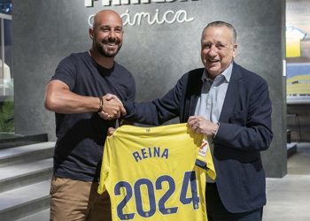 Villarreal, 40 yaşındaki kaleci Pepe Reina ile nikah tazeledi