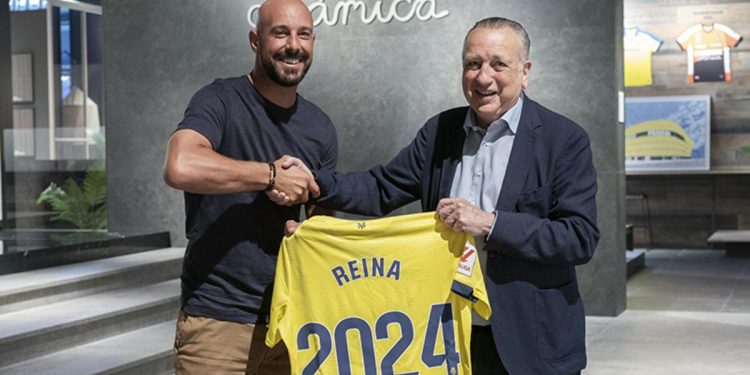 Villarreal, 40 yaşındaki kaleci Pepe Reina ile nikah tazeledi