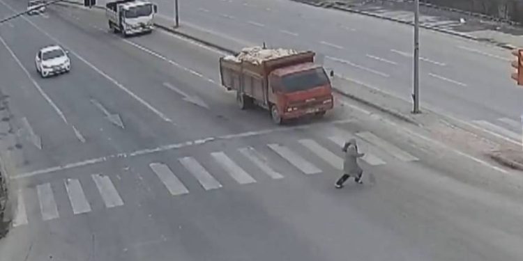 Yayaların karıştığı feci kaza imajları yayınladı