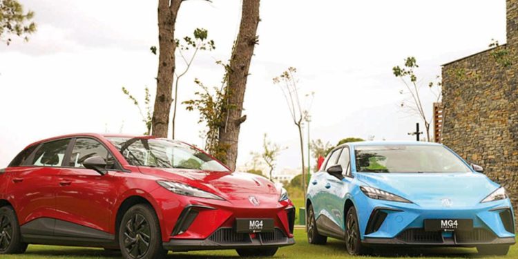 ‘Yılın elektriklisi’ gelmeden satıldı! 577 km menzile sahip MG4 iki farklı versiyonla satışa çıktı