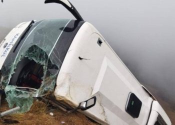 Yolcu Otobüsü Şarampole Yuvarlandı: 1 Meyyit