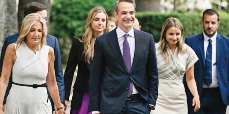 Yunanistan’da 2’nci Miçotakis devri: Sırdaş Yorgo’yu Dışişleri Bakanı yaptı