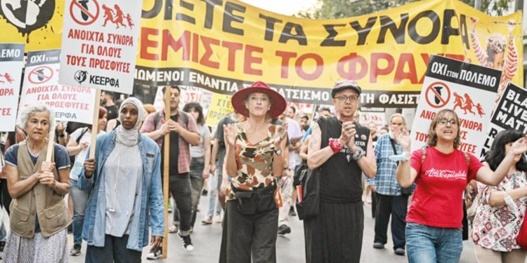 Yunanlar AB’yi protesto etti! En az 500 göçmen kayıp