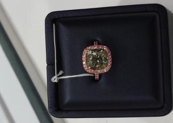 10 milyon dolarlık elmas! Fuarın en değerli kesimi…