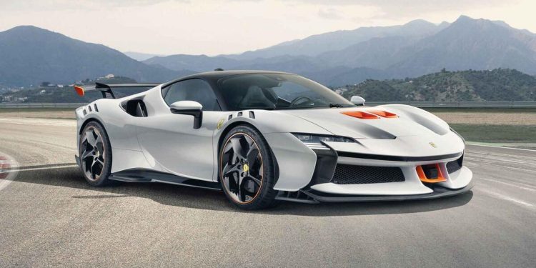 1016 beygirlik hibrit Ferrarı