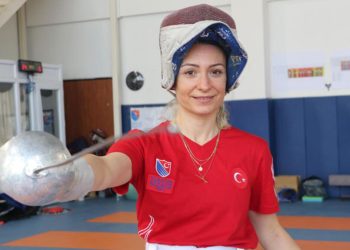 14 yıl sonra ulusal kadroya dönen eskrimci Şenay Güner, Paralimpik Oyunları’na hazırlanıyor
