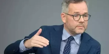 Michael Roth, Fransa’da istikrarının tehlikede olduğunu belirtti