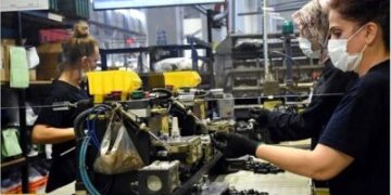 Sanayide ihracat azaldı ama yedi sektör satış rekoru kırdı