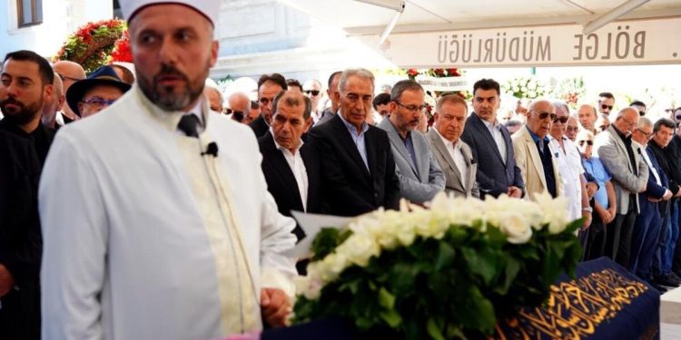 Adnan Polat’ın annesi Suna Polat, son seyahatine uğurlandı