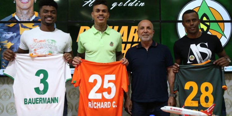 Alanyaspor’da Samba rüzgarı! 3 Brezilyalı imzayı attı