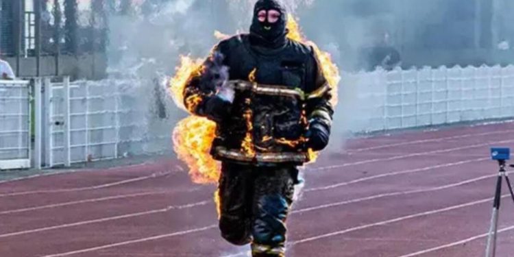 Alevler içerisinde  272,25 metre koştu! Fransa’nın konuştuğu adam: Jonathan Vero