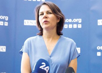 Alman kabinesinin kuaför faturası kabarık