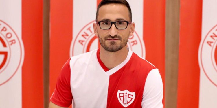 Antalyaspor, Erdoğan Yeşilyurt ve Jakub Kaluzinski transferlerini açıkladı