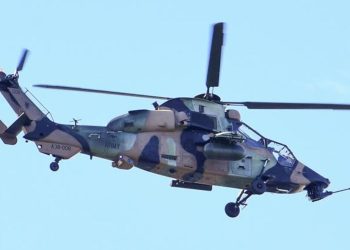 Avustralya’da askeri helikopter düştü