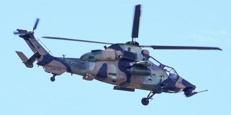 Avustralya’da askeri helikopter düştü