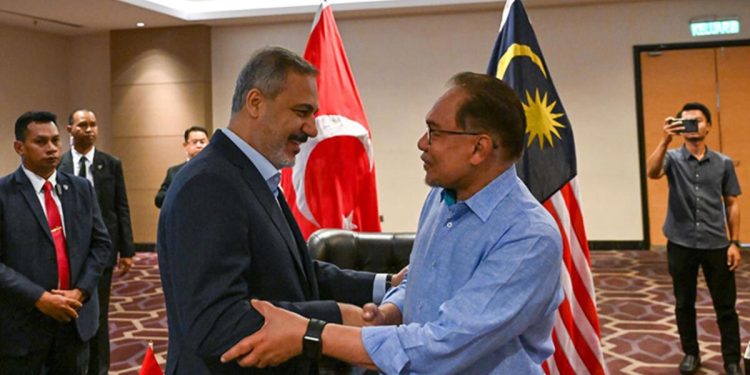 Bakan Fidan’dan Malezya’da kritik temaslar