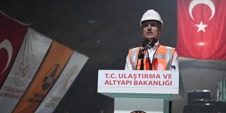 Bakan Uraloğlu açıkladı: Yol 25 dakika kısalacak