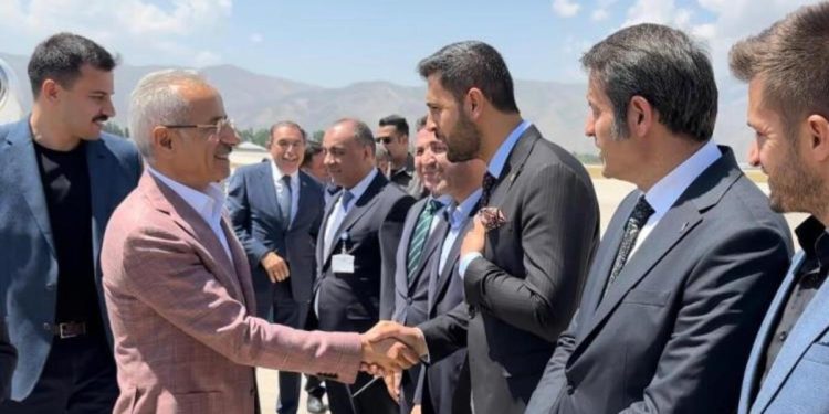 Bakan Uraloğlu Yüksekova’da