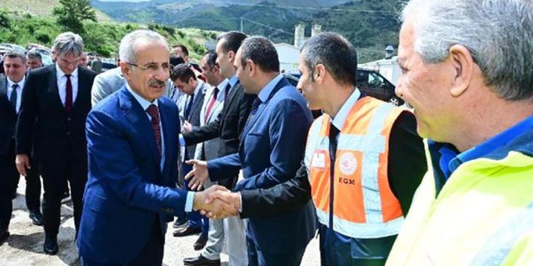 Bakan Uraloğlu’ndan Kop Tüneli açıklaması: Konforlu ve güvenlik seyahat yapılacak