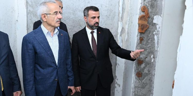 Bakan Uraloğlu’ndan Türksat’a ziyaret: Şehitlerimizi rahmetle anıyoruz