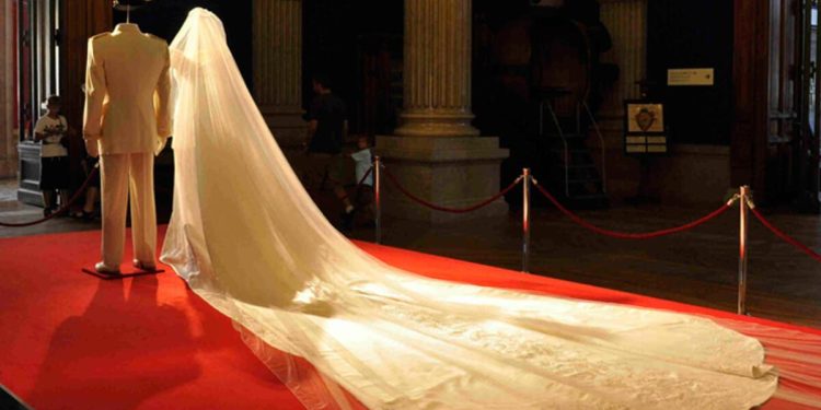 Balayında bile tıpkı otelde kalmamışlar! Babalık testi için ivedilikle konutuna dönmek zorunda kaldı