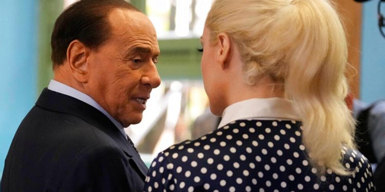 Berlusconi’nin vasiyeti dünya gündeminde! Sevgilisi 100 milyon Euro alacak…