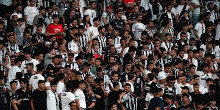 Beşiktaş – Tirana maçında ‘Yönetim istifa’ tezahüratları