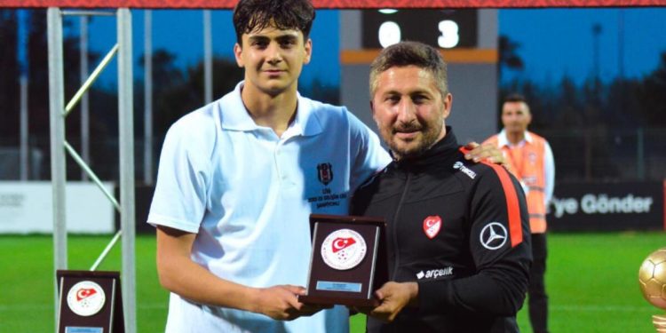 Beşiktaş’ın 16 yaşındaki oyuncusu Mustafa Erhan Hekimoğlu için övgü dolu tabirler: Satışa çıksa pahası 50 milyon Euro’dan başlar