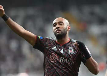 Beşiktaş’ın 2.5 milyon Euro’luk teklifini kabul etmeyen Nathan Redmond veda etti
