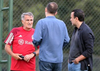 Beşiktaş’ta idman öncesi küçük toplantı