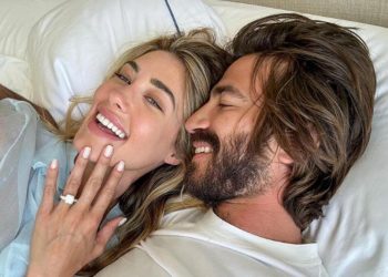 Birinci karısından, düğünden altı ay sonra boşanmıştı: Yedi yıllık arkadaşıyla nişanlandı!