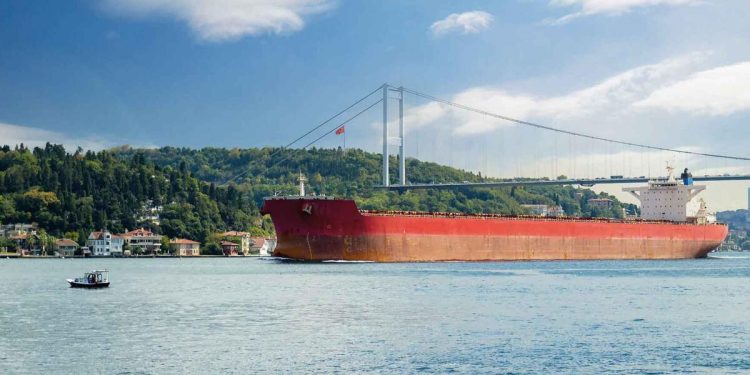 Boğazlardan artırımlı geçiş devri başladı