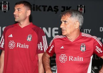 Burak Yılmaz, Beşiktaş’ta misyona başladı!